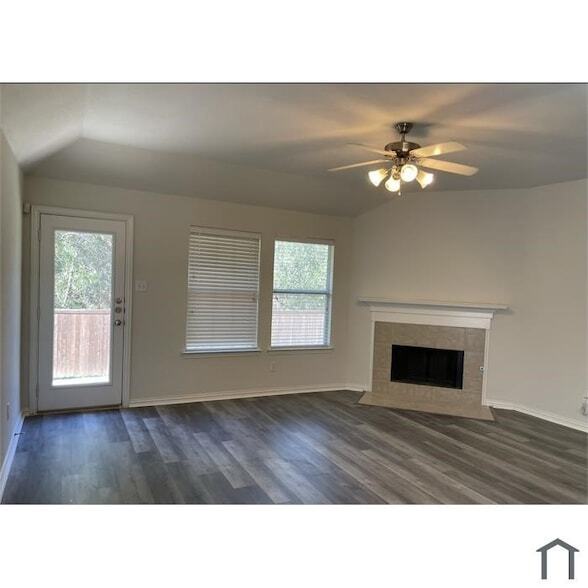 Photo - 608 Creekside Dr