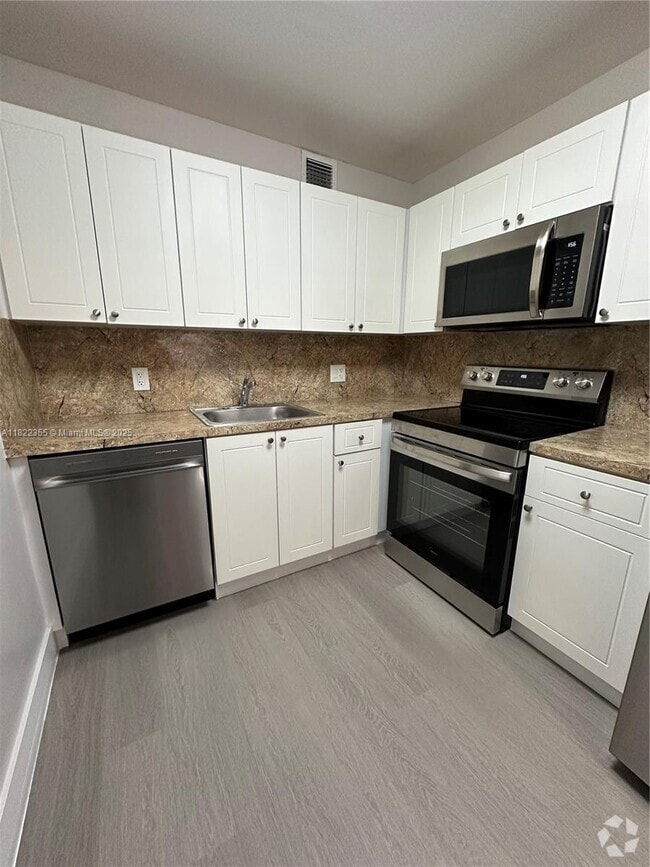 Building Photo - 101 SW 132nd Way Unit 302J Rental