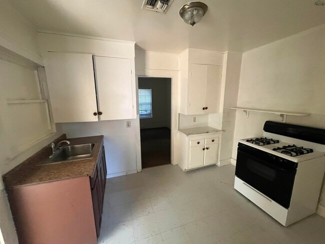 Photo - 2105 Joline St