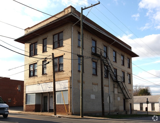 Building Photo - 901 5th St