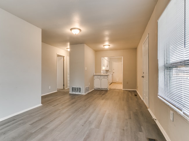 Photo - 912 NW 24th St