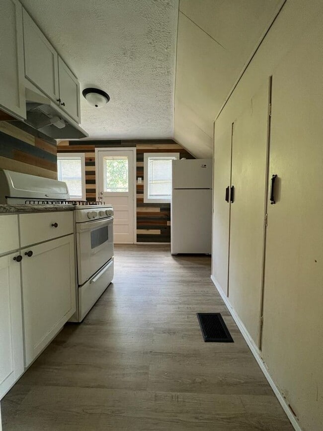 Photo - 542 W 4th St Unit 542 W. 4th St. 2