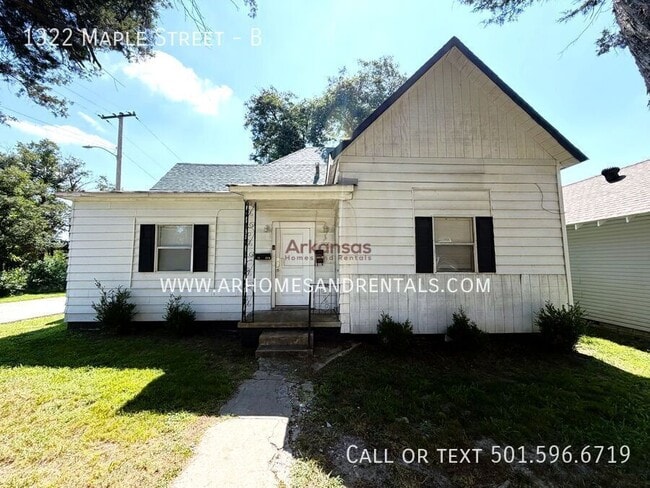 Building Photo - 1322 Maple St Unit B