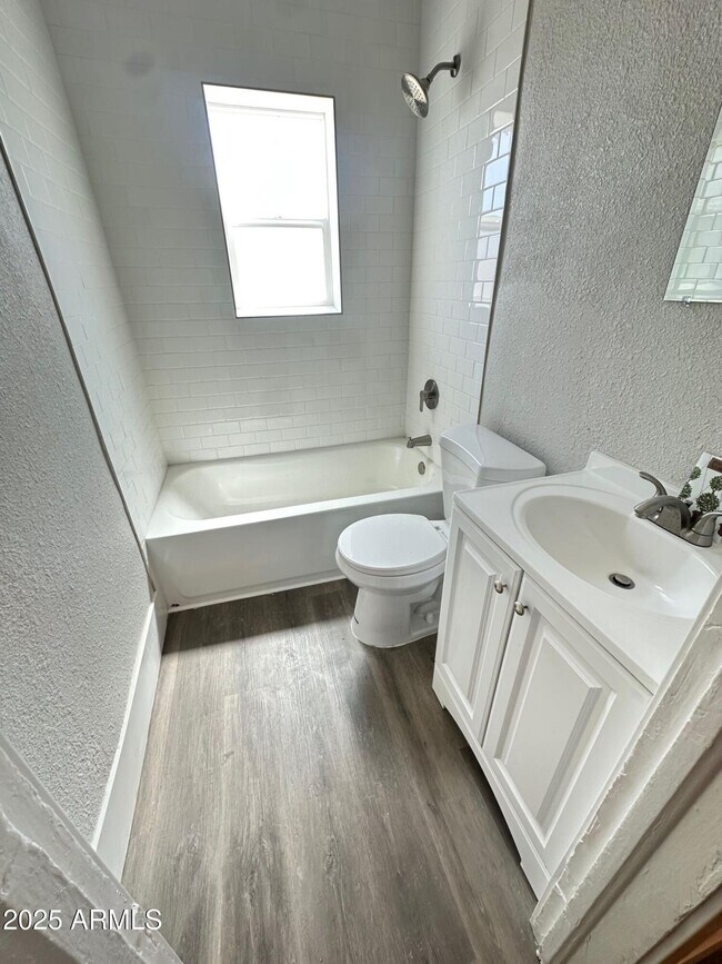 Photo - 2032 W Adams St Unit 2