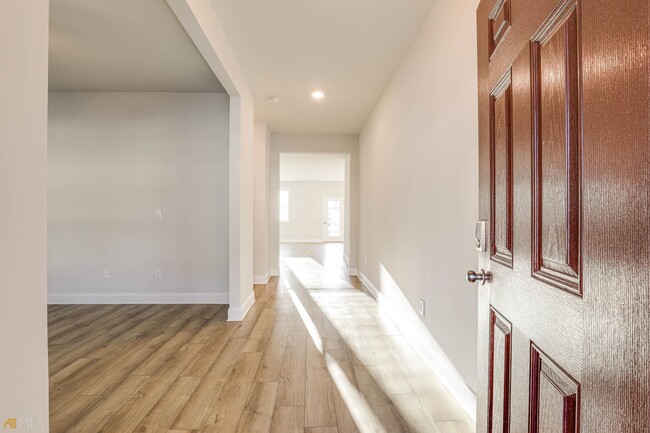 Photo - 360 Caledonia Ct