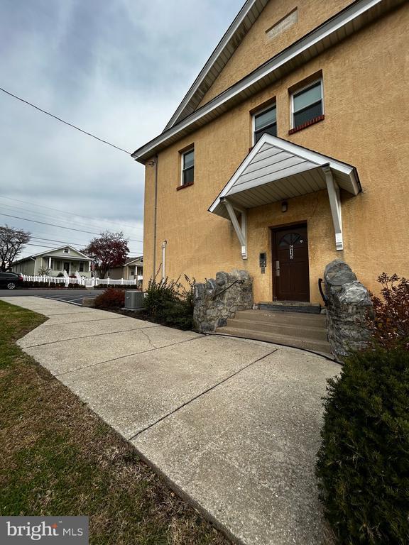 Photo - 615 Summit St Unit 4