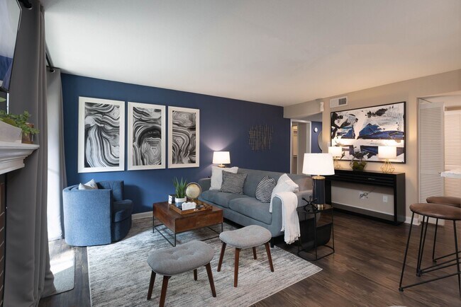 Photo - Comfort Meets Style | Ask About Move-In Sp... Unidad FWT