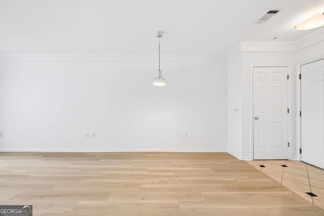 Photo - 3334 Peachtree Rd NE Unidad 905