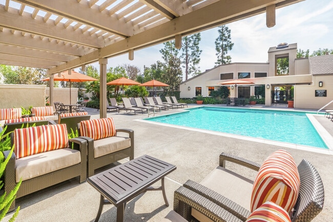 Cross Creek Apartments