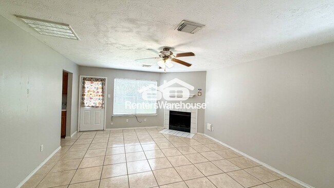 Photo - 503 Willow W Dr