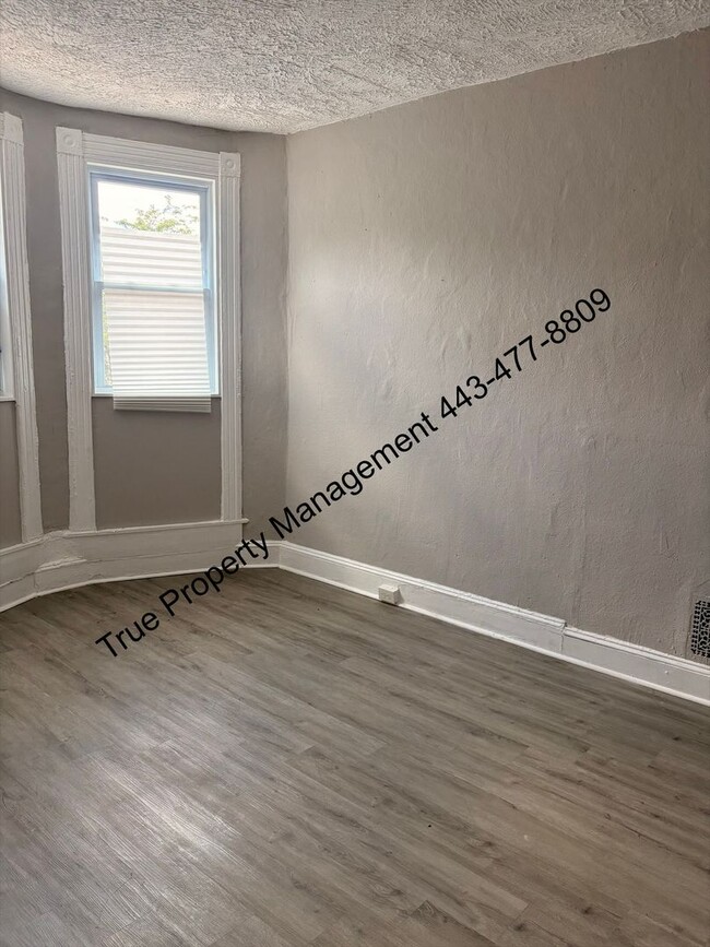 1938 W Lexington St