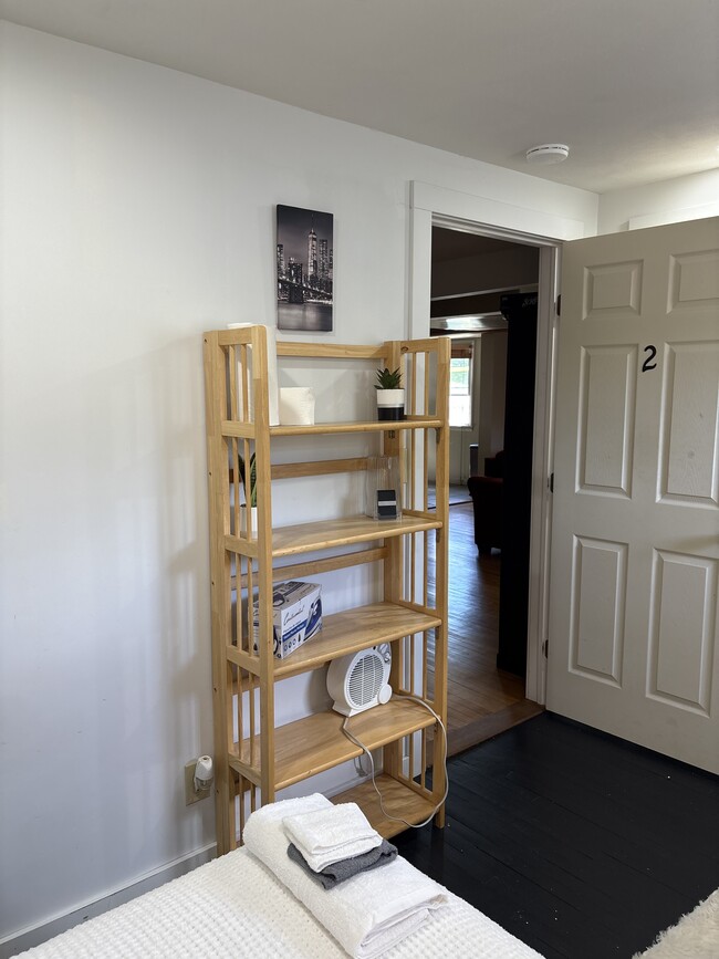 Room # 2 - 105 Robert Dr Apartments Unit FL 1