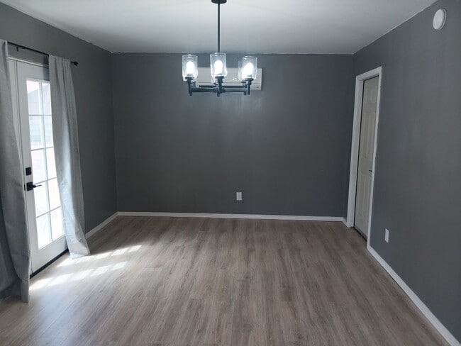 Photo - 3 Bedroom, 1 Bathroom Home! Schedule a Showing Soon!