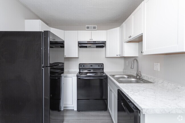 2BR - 1BA - 713SF