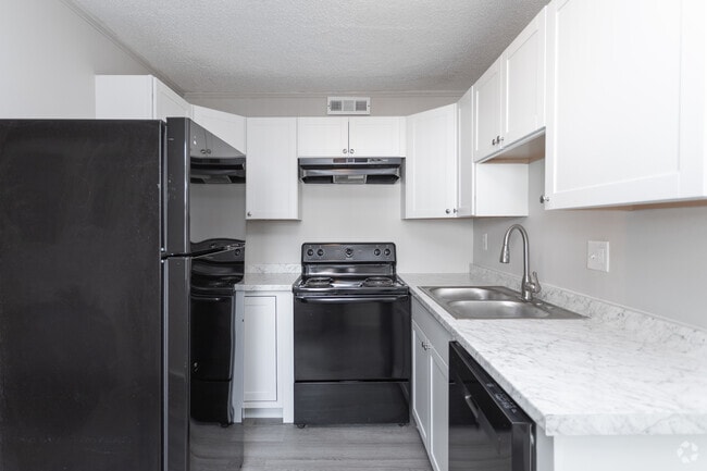 2BR - 1BA - 713SF - Arbor Pointe