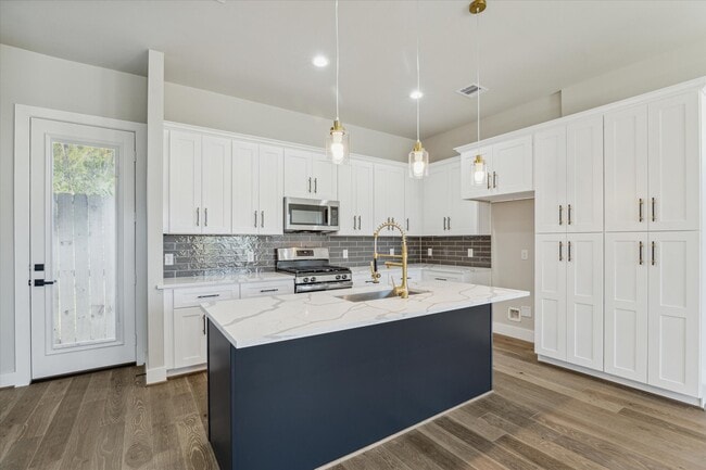 Photo - 5817 Mansfield Heights Ln