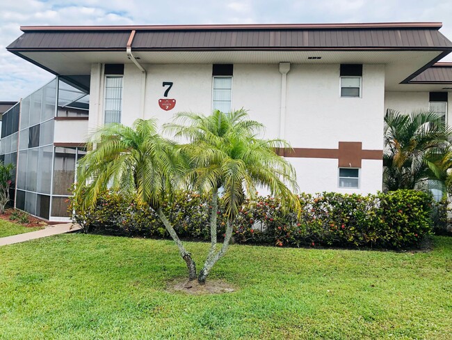 Building Photo - 7 W Greenway Dr Unit 206 Rental