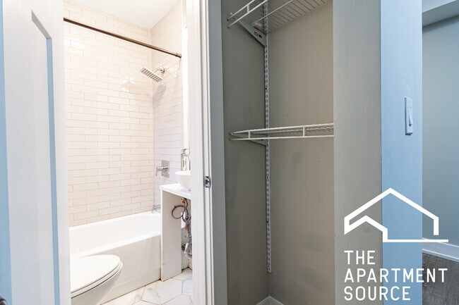 Photo - 501 W Belmont Ave Unidad 2E