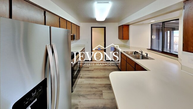 Photo - Enjoy this charming condo near Randall Park and Yakima Valley College, with water, sewer, and gar...