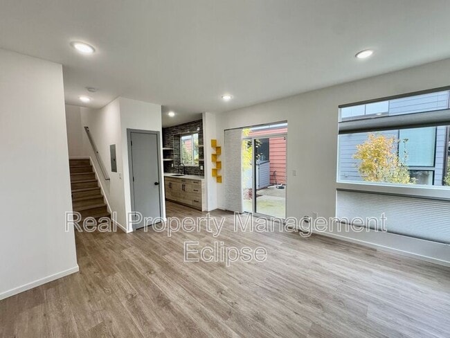 Photo - 541 S Cloverdale St Unit B