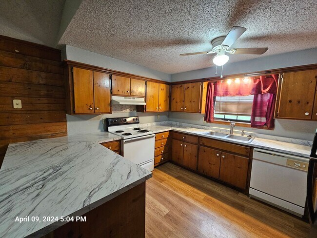 Photo - (3) Bed Duplex in Noble Avail NOW!