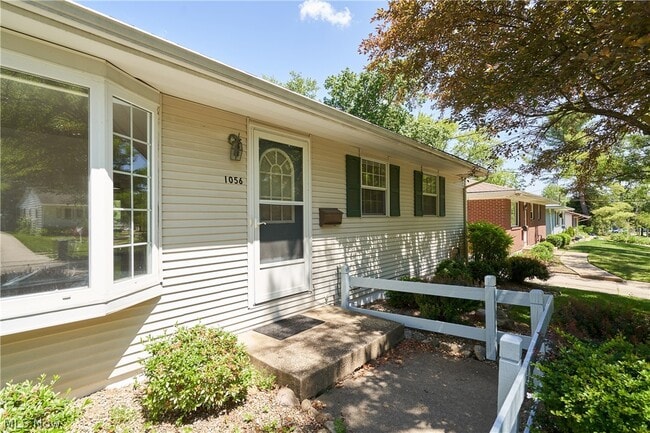 Photo - 1056 Endicott Dr