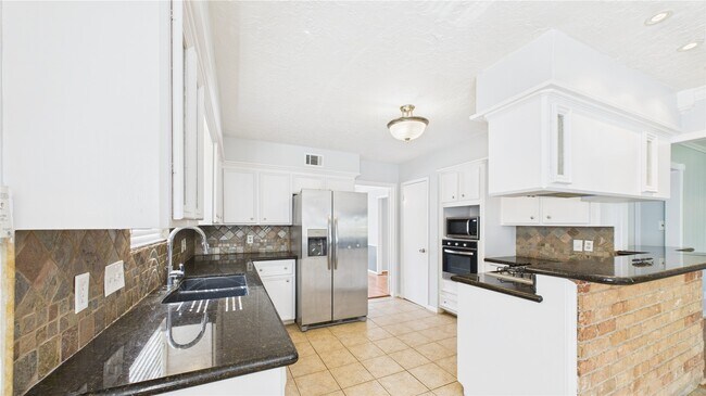 Photo - 1107 Verret Ln