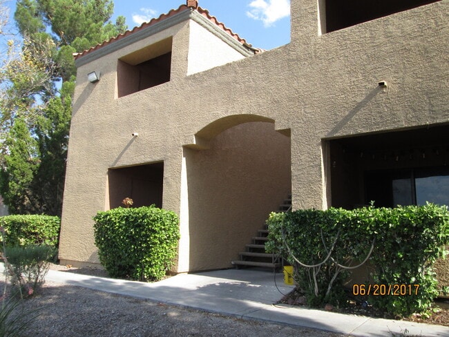 Building Photo - READY TO GO!!  1BD/1B CONDO! GREAT PRICE, GREAT LOCATION!