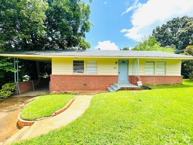 Building Photo - ** 3 Bed 2 Bath home in Forest Hills ** Ca...