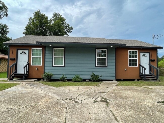 Building Photo - 1555 Swan Ave