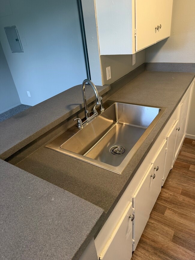 Building Photo - Pine Street Terrace Unit 64