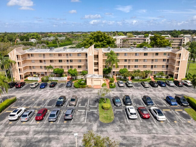 Building Photo - 6795 Huntington Ln Unit 406
