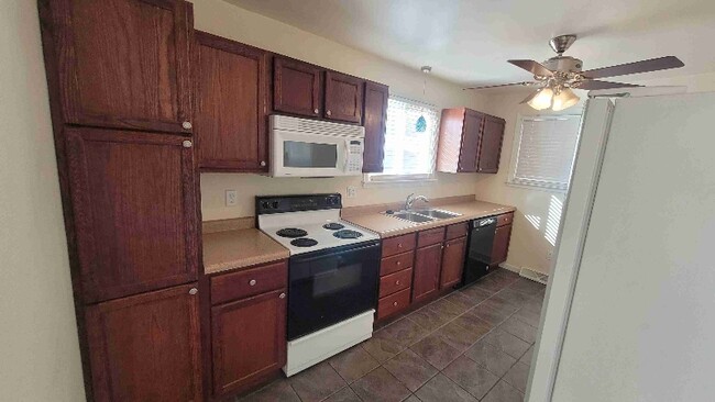 Building Photo - 900 I Ave NW Rental