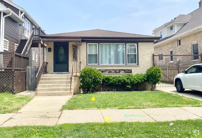Building Photo - 2725 N Oak Park Ave Rental