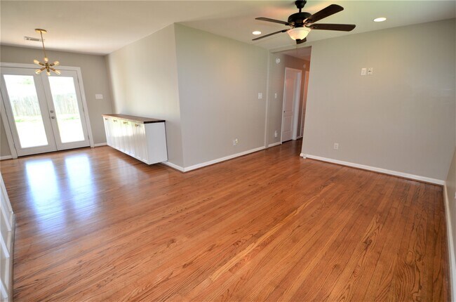 Photo - 1906 Coulcrest Dr