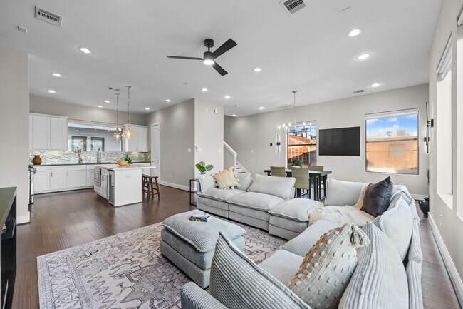 Photo - 717 Morris St