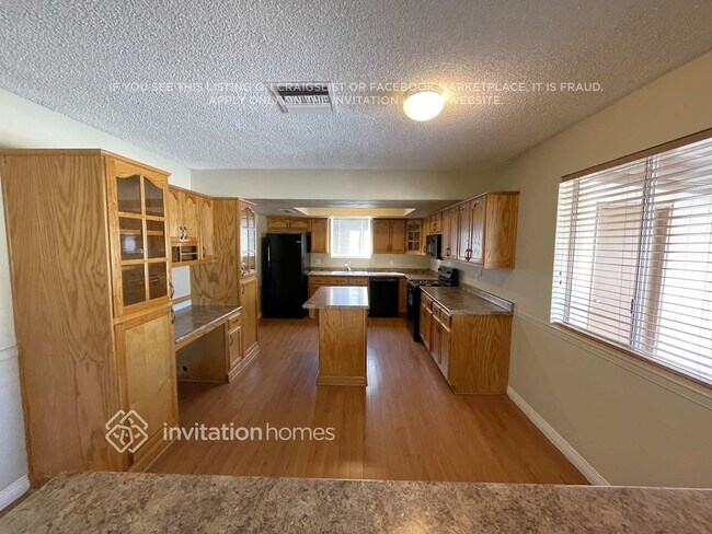 Photo - 626 E Via Elena St