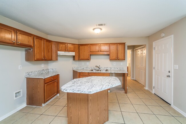 Photo - 7766 Brookbury Cove