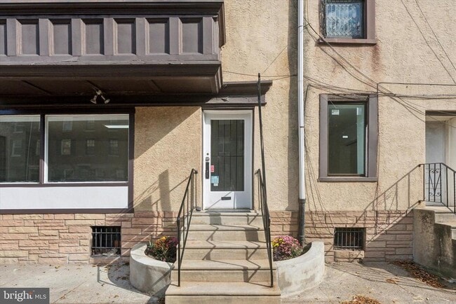 Building Photo - 1538 Pine St Unit 1R