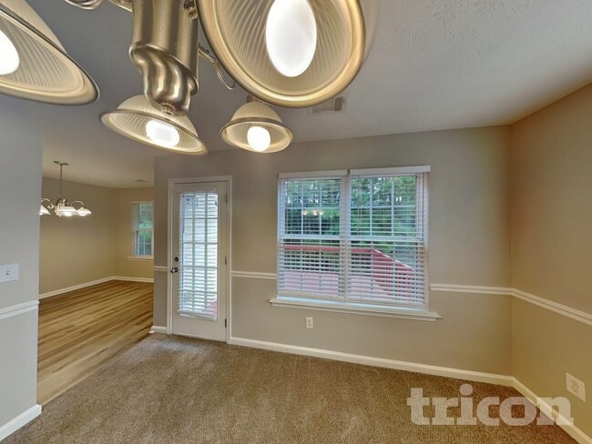 Photo - 1420 Buckingham Pl