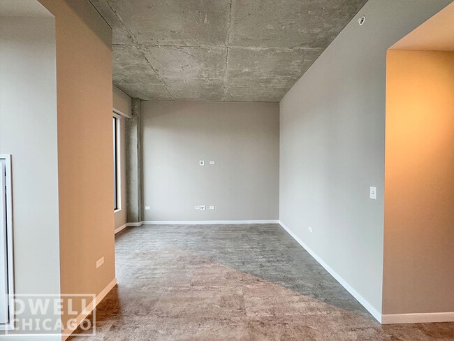 Photo - 935 W Washington Blvd