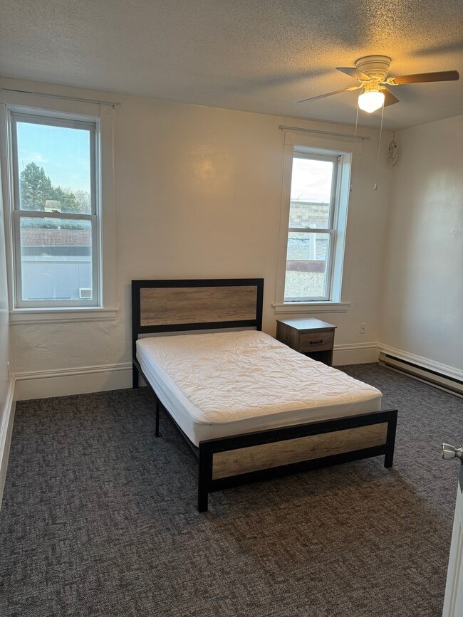 Photo - 119 Bridge Ave E