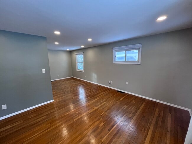 Photo - 2483 Shrewsbury Rd