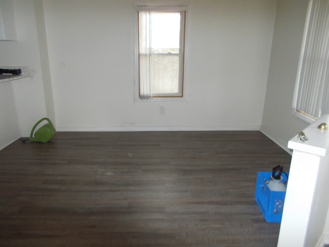 Photo - 3341 Buckingham Ave