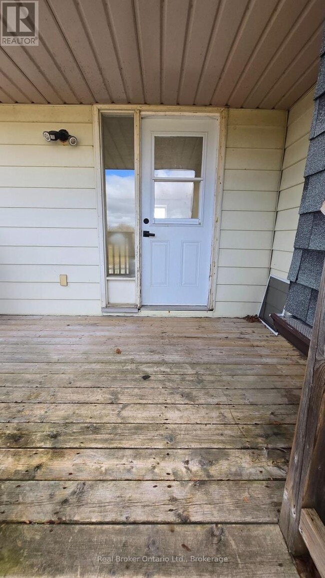 Photo - 61 Vanier Dr