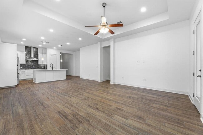 5209 Mandevilla Dr