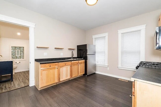 Building Photo - 529 McCourtie St Unit Apt# 2