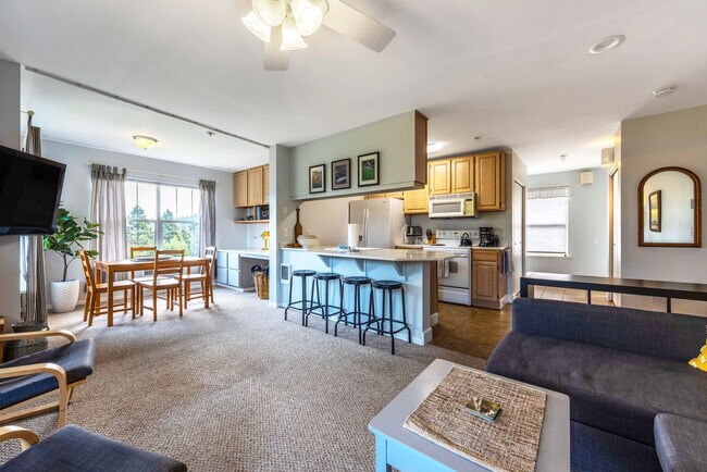 Building Photo - 714 Cascade Ave Rental