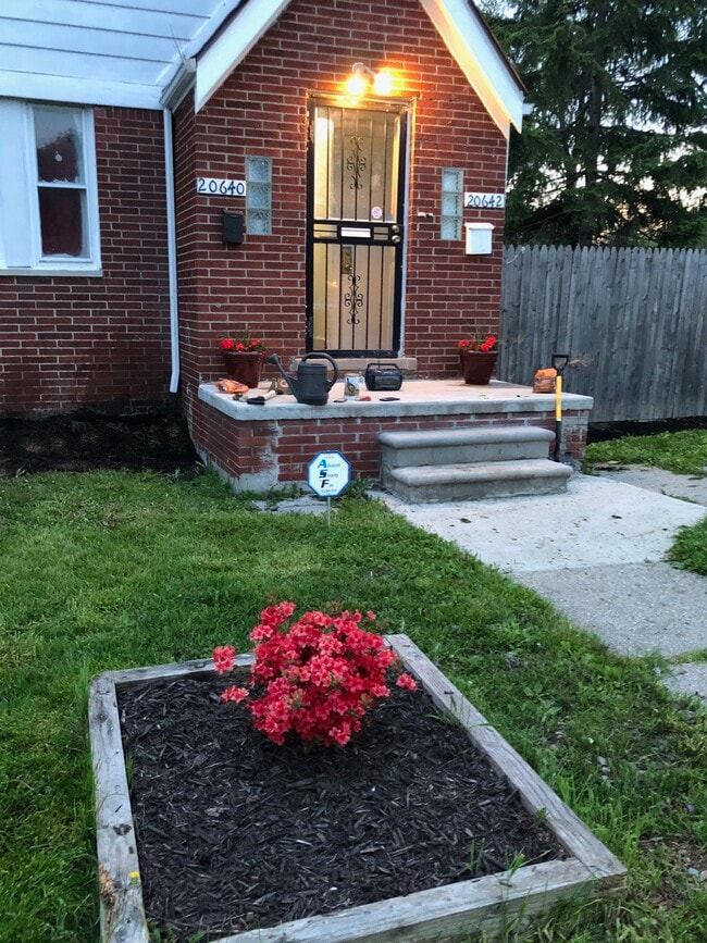 Photo - 20642 Moross Rd Unit 20642
