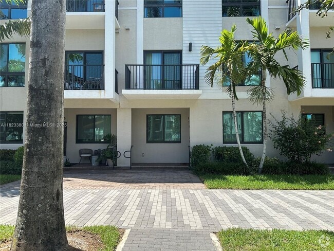 Building Photo - 4640 NW 84th Ave Rental